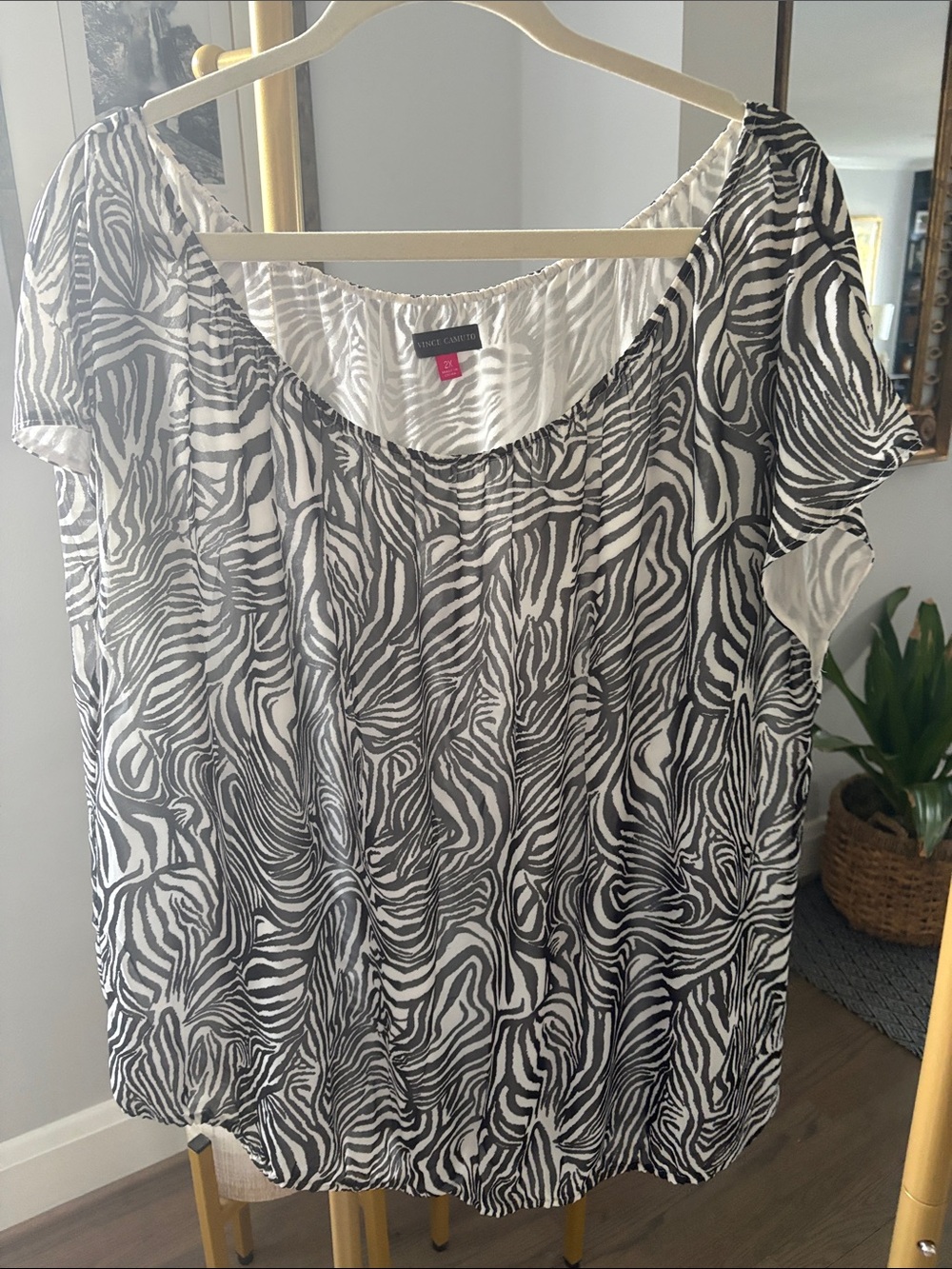 Vince Camuto Black & White Zebra-Print Short Sleeve Blouse